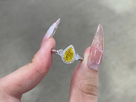 1.03ct ফ্যান্সি ভিভিড ইয়েলো ল্যাব তৈরি করেছে ডায়মন্ড রিং 18k হোয়াইট গোল্ড৷