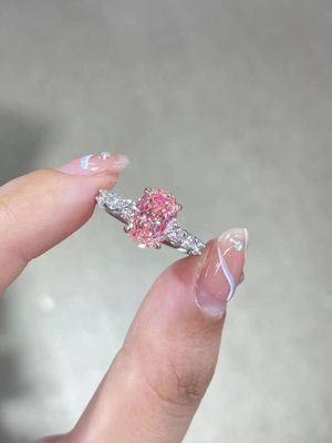 2.5ct ফ্যান্সি গোলাপী ল্যাব তৈরি ডায়মন্ড এনগেজমেন্ট রিং 18K হোয়াইট গোল্ড ব্রাইডাল রিং